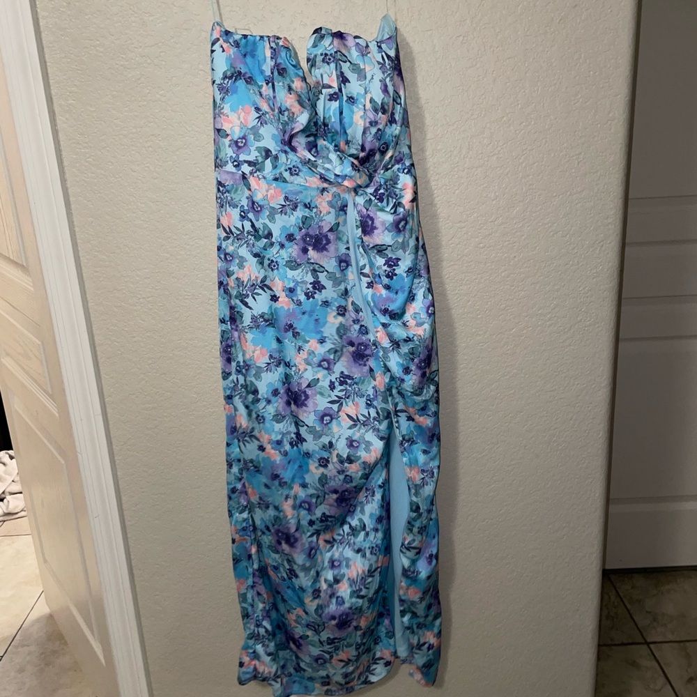 LAST CHANCE Vici Strapless Floral Dress - Picture 4 of 6